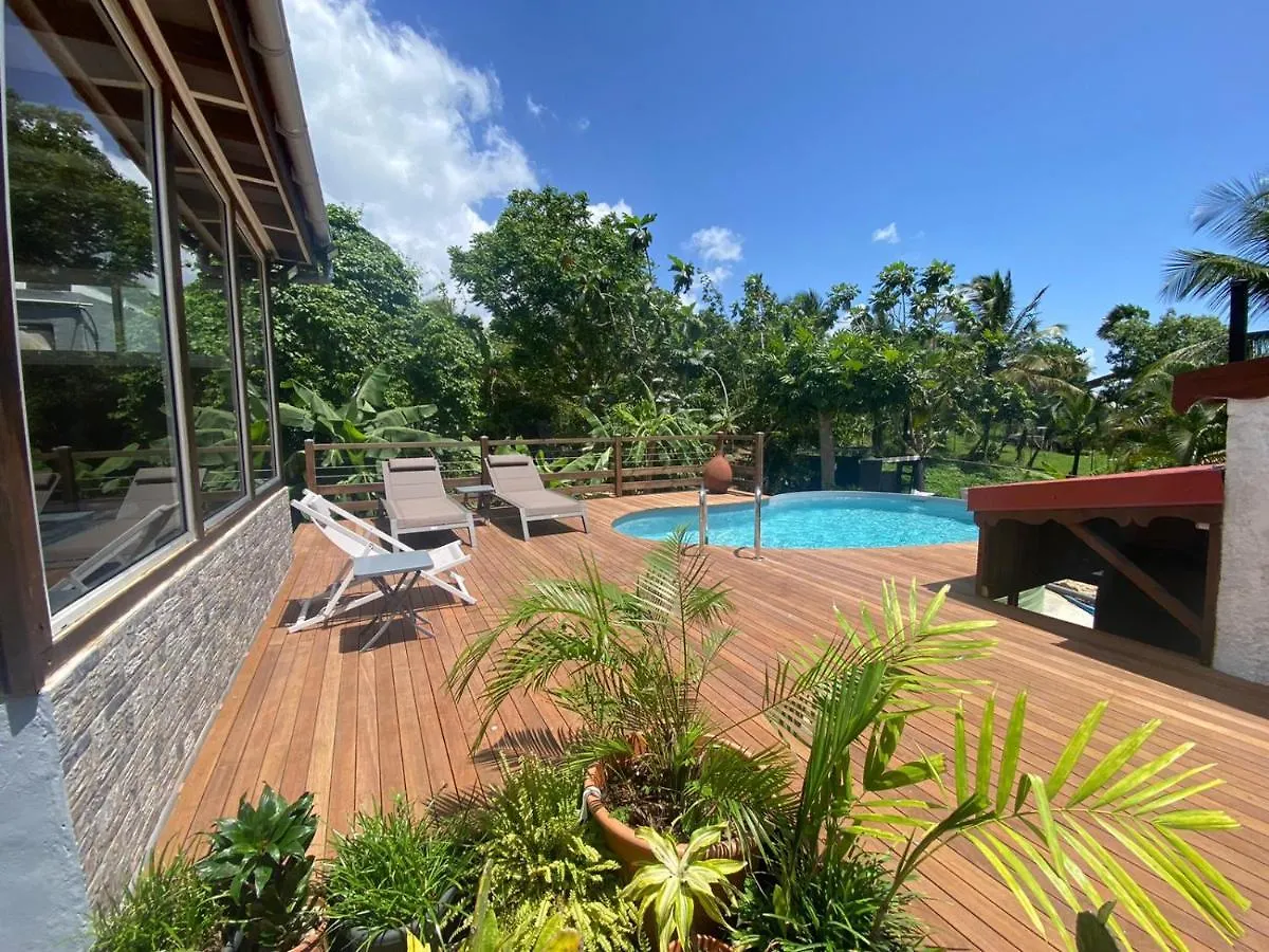 Locastudio - Pomme Kanel Sainte-Anne  Guadeloupe