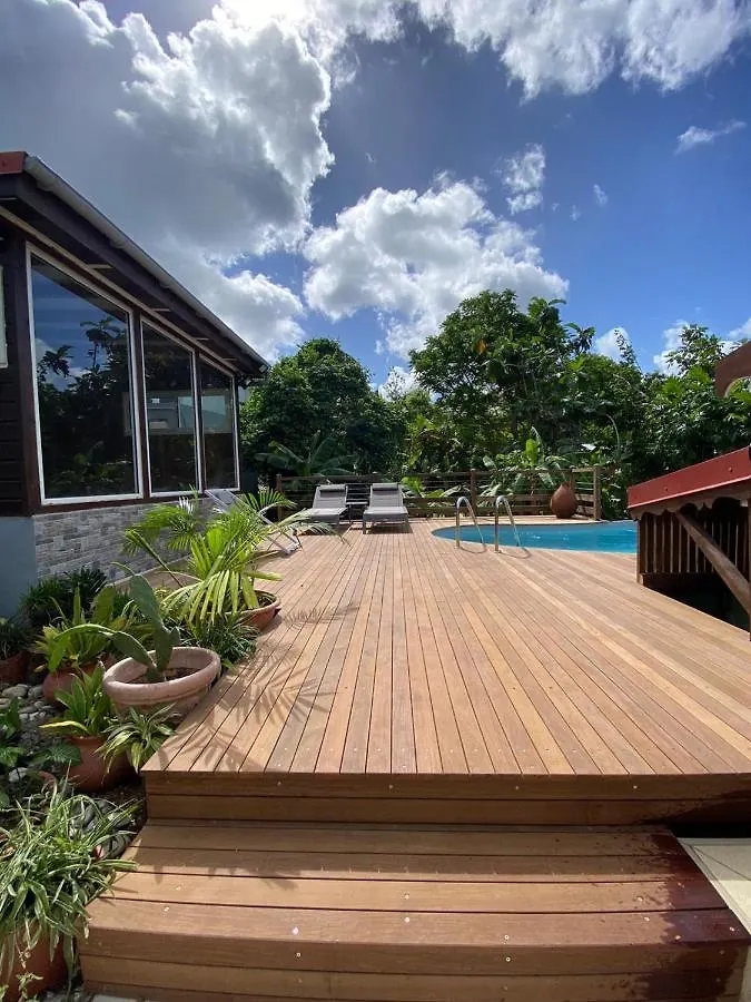 Locastudio - Pomme Kanel Sainte-Anne  Guadeloupe