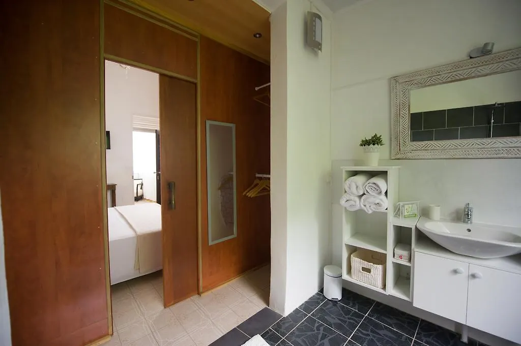 Locastudio - Pomme Kanel Sainte-Anne  Guest house