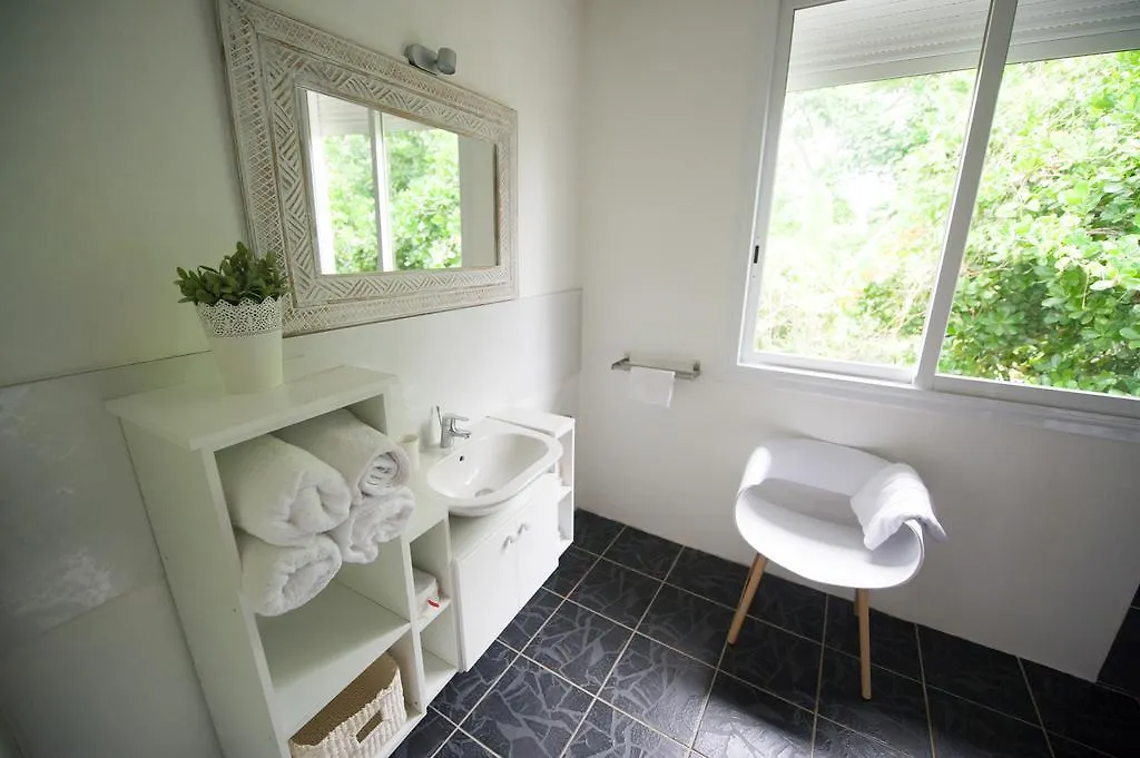 Locastudio - Pomme Kanel Sainte-Anne  Guest house